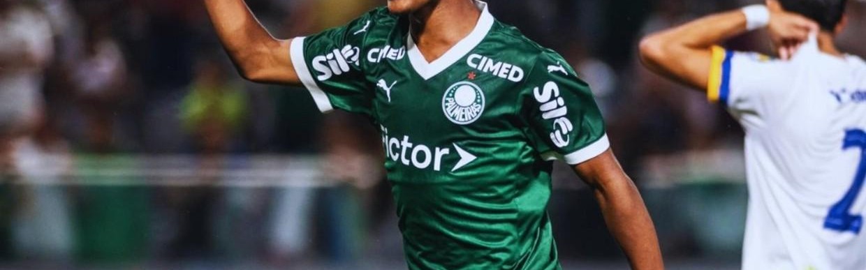 每体：巴萨正关注巴西16岁前锋新星孔塞桑，已派球探跟踪观察