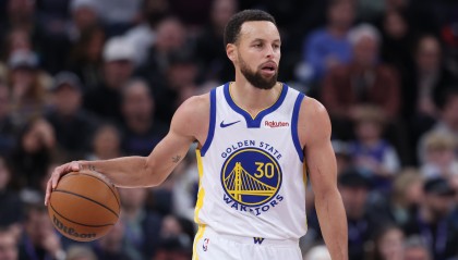 stake-库里复出两战场均23分4.5记三分 投篮命中率49% 三分43%